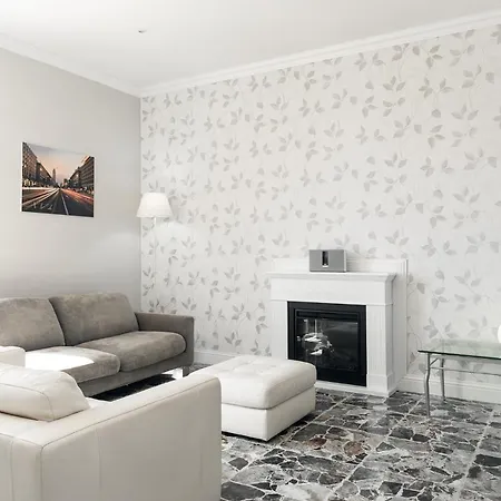 Liliana - Large Private House In Villa