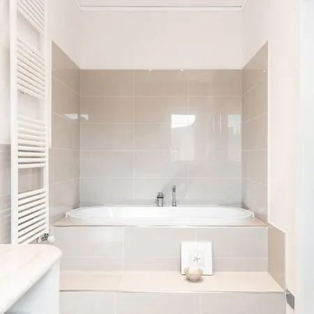 Liliana - Large Private House In Villa
